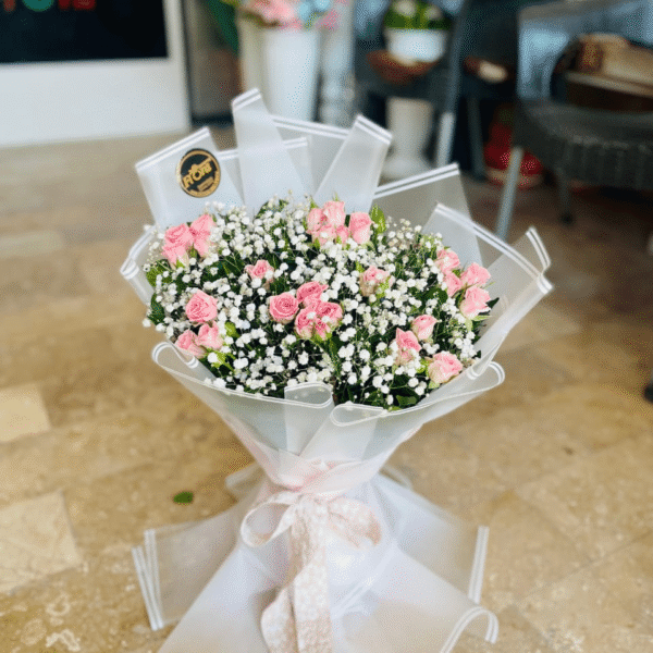 Airy Pink Roses aur Baby's Breath Bouquet