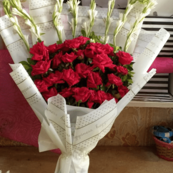 Red Roses aur Rajnigandha Bouquet