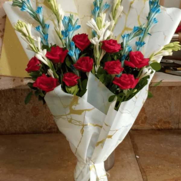 Artistic Red Roses, White aur Blue Bouquet