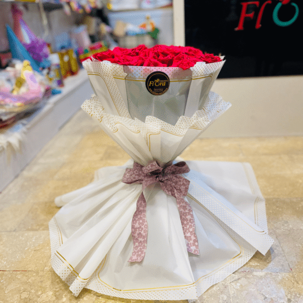 Red Roses in Luxurious Bouquet