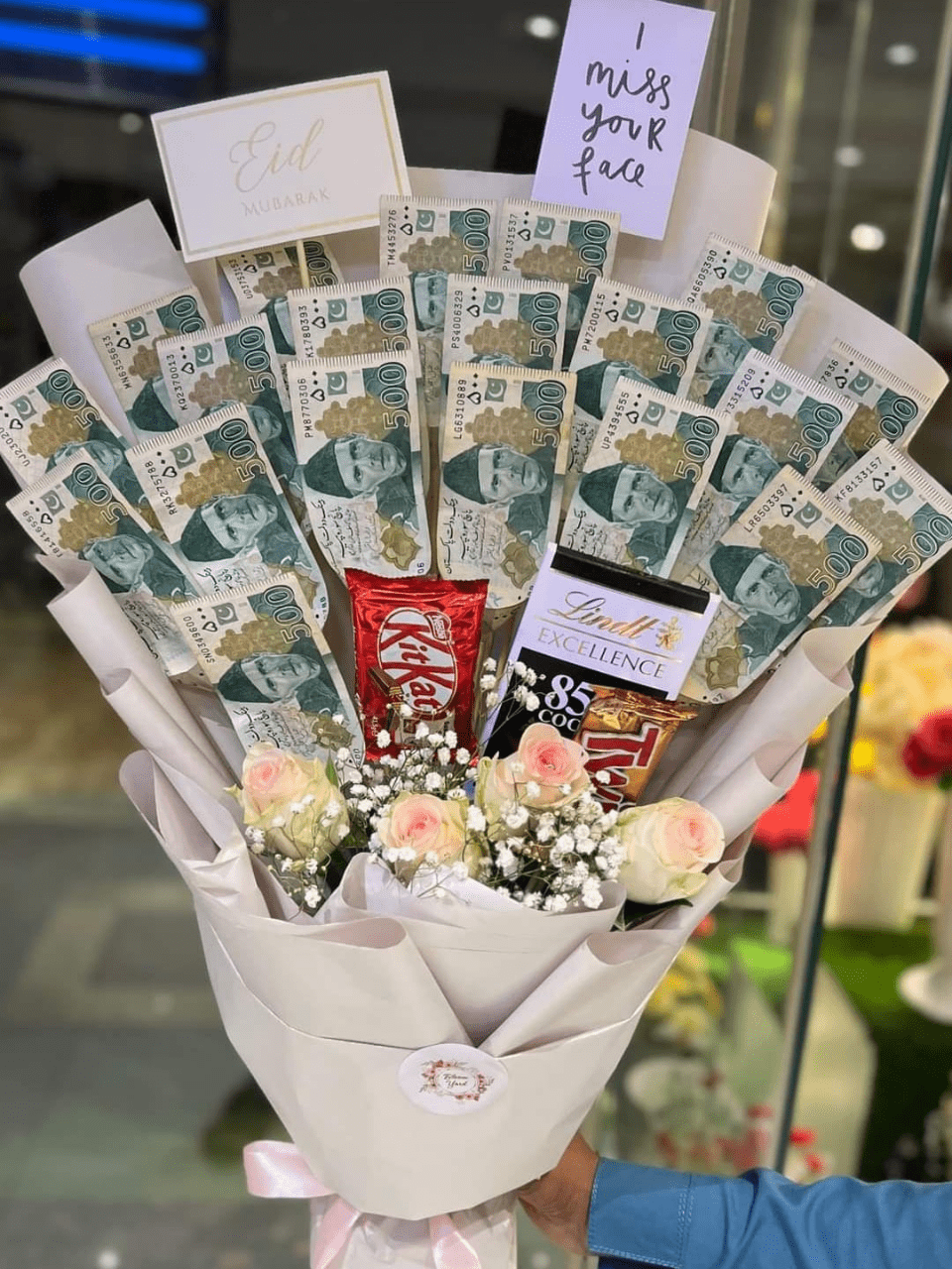 4-min Eid Mubarak Money & Chocolate Bouquet - Image 1