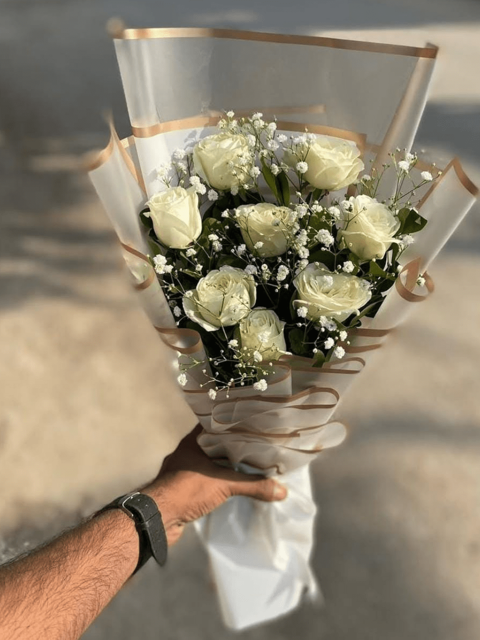52-min Cream Roses Bouquet - Image 1