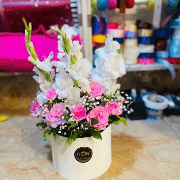 Elegant Pink Roses Gladiolus Round Box