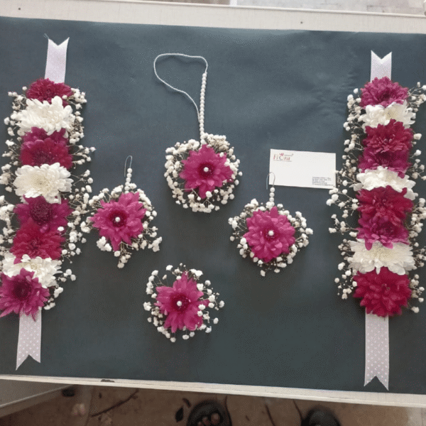 Luxury Floral Jewelry Set (Gajra, Tikka aur Earrings)