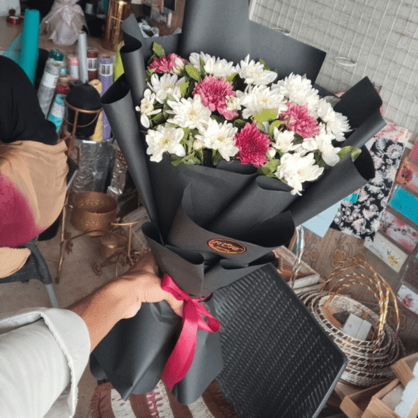 Chic White aur Maroon Chrysanthemum  Bouquet