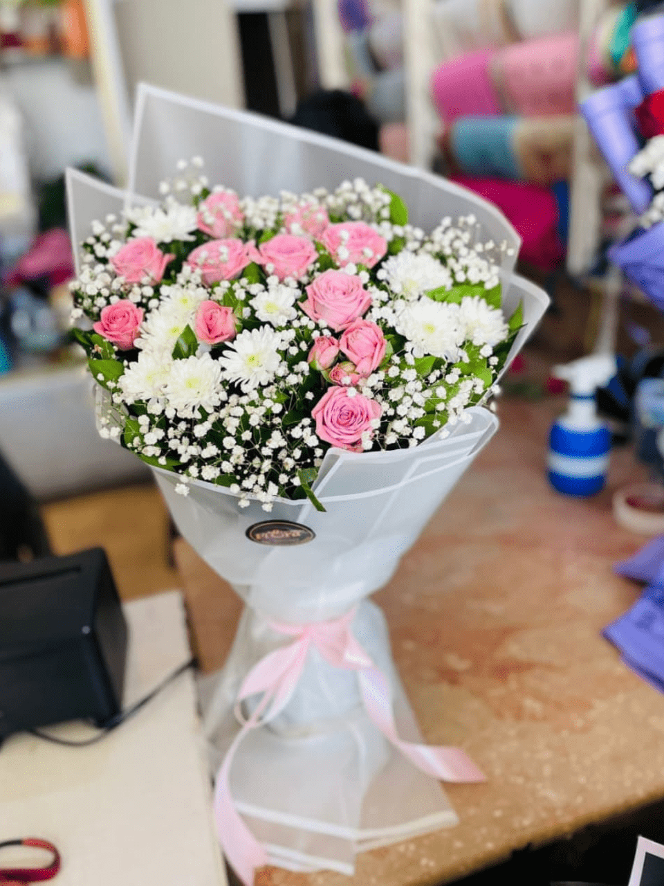 8-min Charming Pink RosesBouquet - Image 1